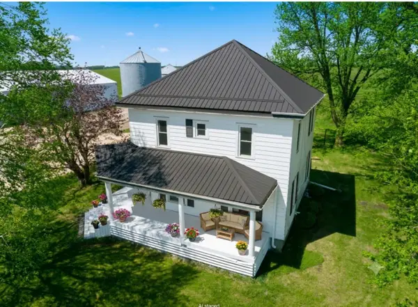 2921 220th Street, Winthrop, IA 50682