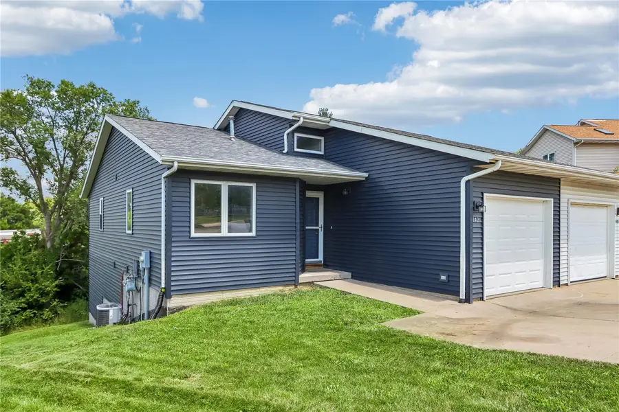 1421 Kenai Ct, Coralville, IA 52241 - #2