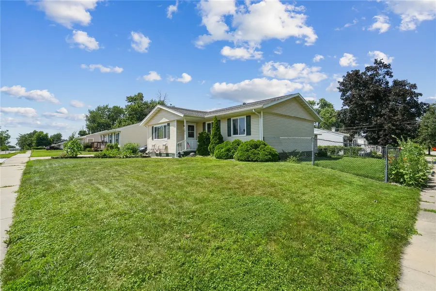 5450 Plainview Dr Nw, Cedar Rapids, IA 52405 - #2