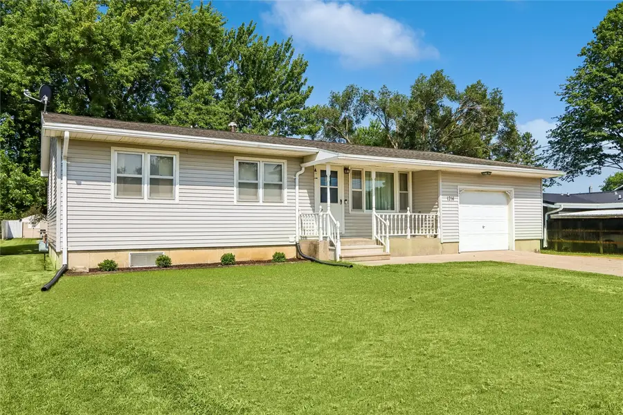 1216 N 2nd Street, Manchester, IA 52057 - #2