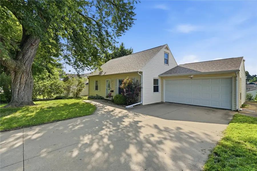 2423 1st Ave Sw, Cedar Rapids, IA 52405 - #2