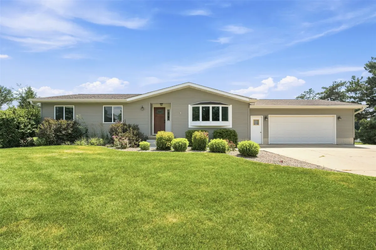 5841 Michael Drive Ne, Cedar Rapids, IA 52411 - #1