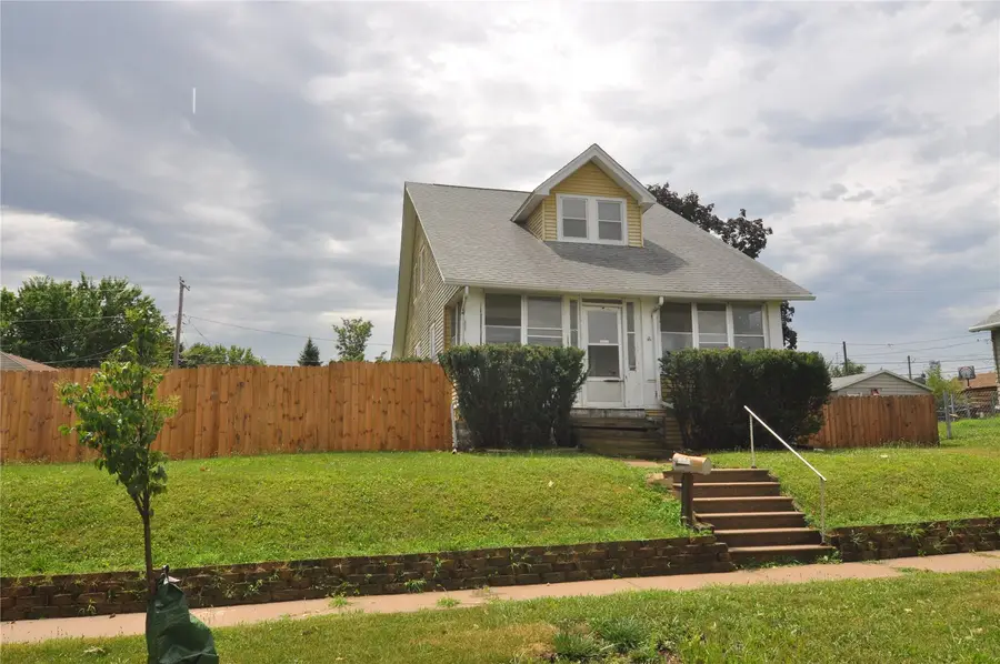 633 19th Avenue, Cedar Rapids, IA 52404 - #2