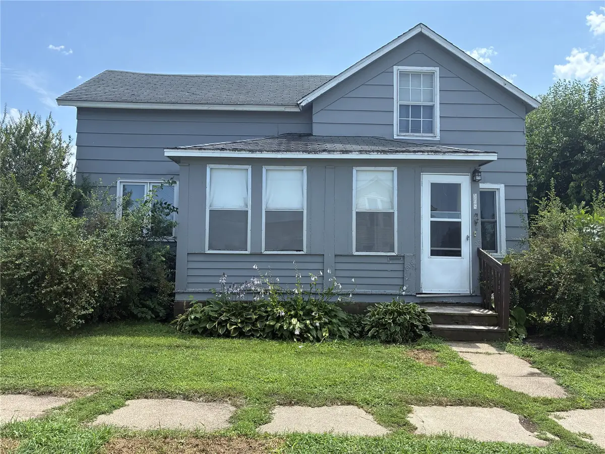 508 E 3rd Street, Vinton, IA 52349 - #1