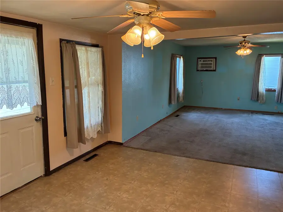 508 E 3rd Street, Vinton, IA 52349 - #3