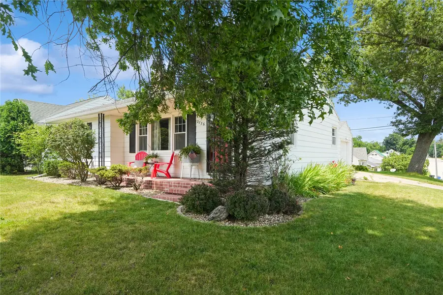 2736 14th Avenue Se, Cedar Rapids, IA 52403 - #2