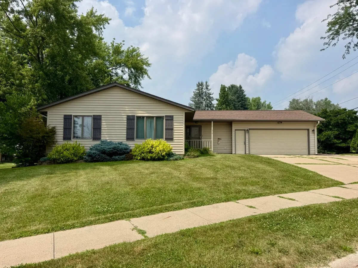 1310 Ashley Drive, Iowa City, IA 52246 - #1