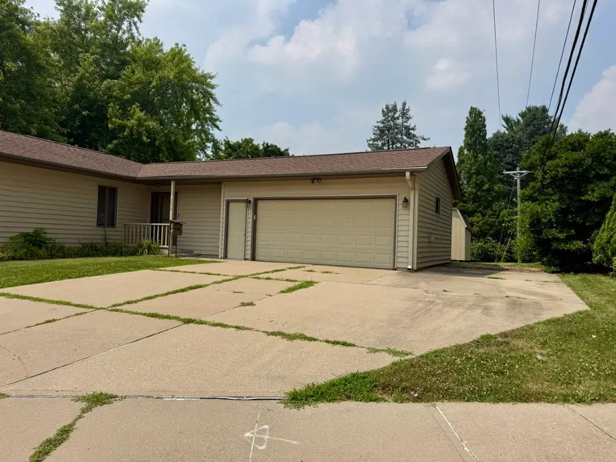 1310 Ashley Drive, Iowa City, IA 52246 - #2