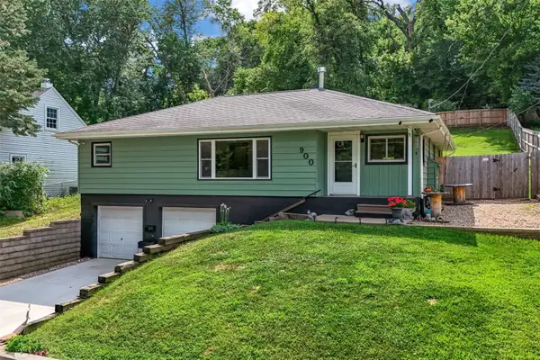 900 13th St Nw, Cedar Rapids, IA 52405