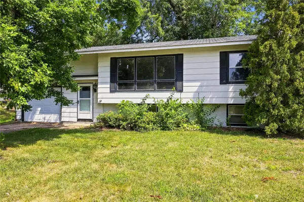 3618 Pine Wood Drive Ne, Cedar Rapids, IA 52402