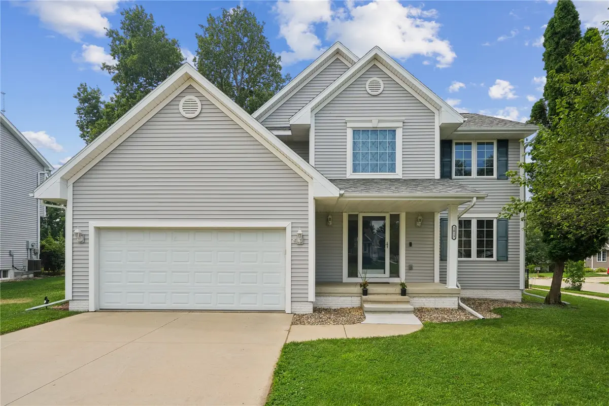 1013 Chesterfield Rd, Cedar Rapids, IA 52402 - #1