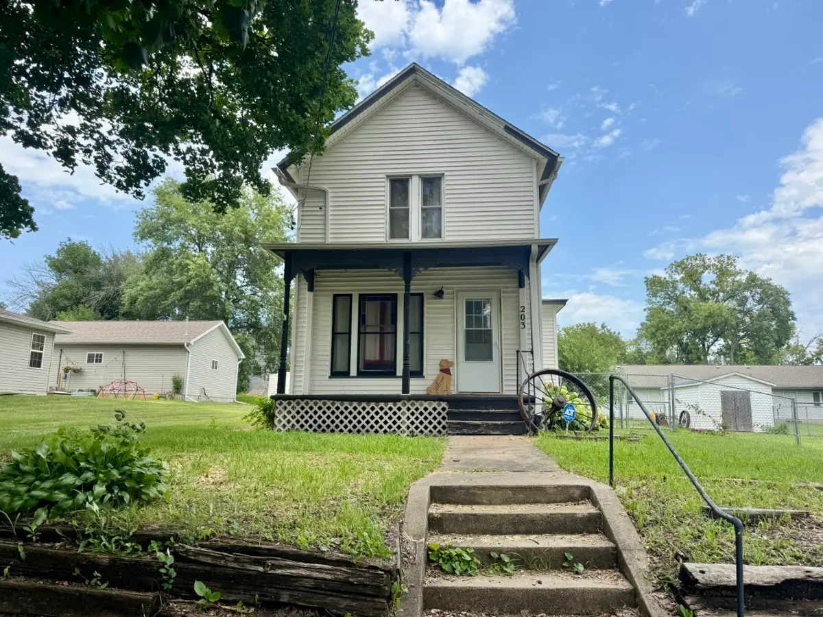 203 E Walnut Street, Williamsburg, IA 52361 - #1