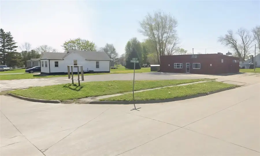 594 Eastern Avenue, Marengo, IA 52301 - #2