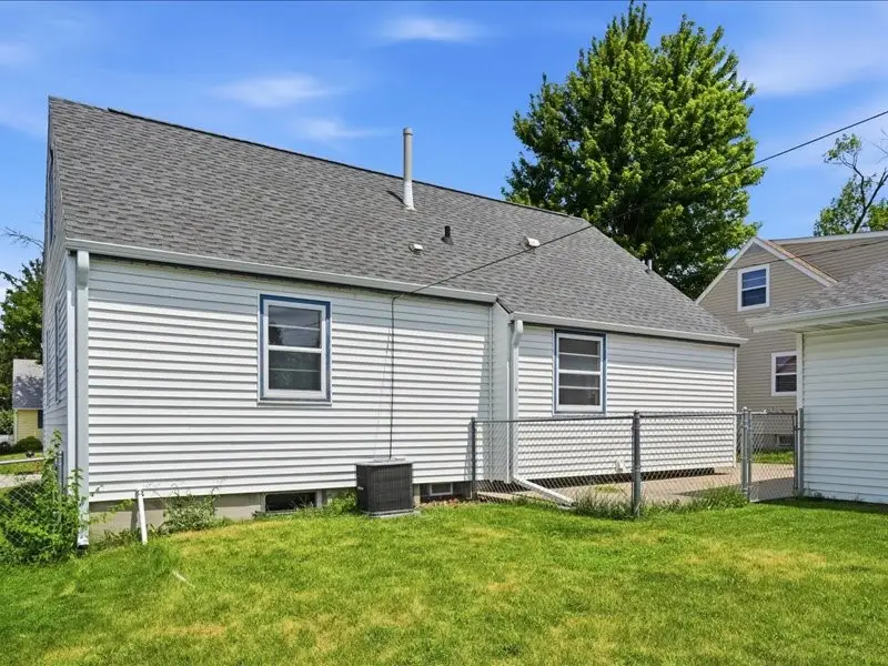 1635 Texas Avenue Ne, Cedar Rapids, IA 52402 - #2