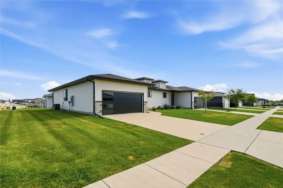 3009 Sherwood Drive, Marion, IA 52302 - #3