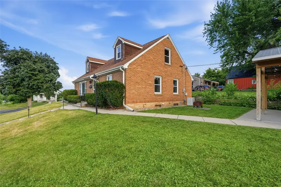 277 21st Avenue Sw, Cedar Rapids, IA 52404 - #3
