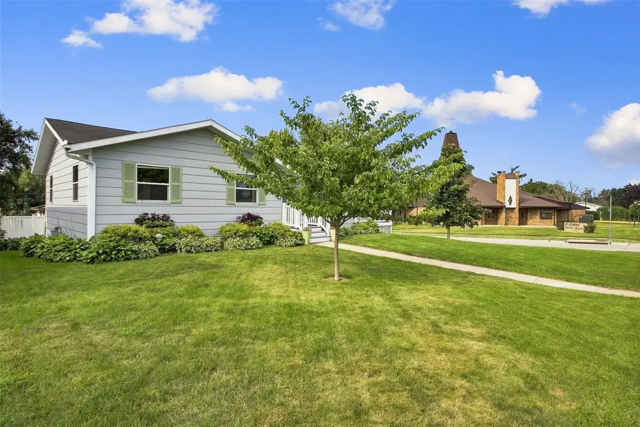 1405 Brockman Ave, Marion, IA 52302 - #2