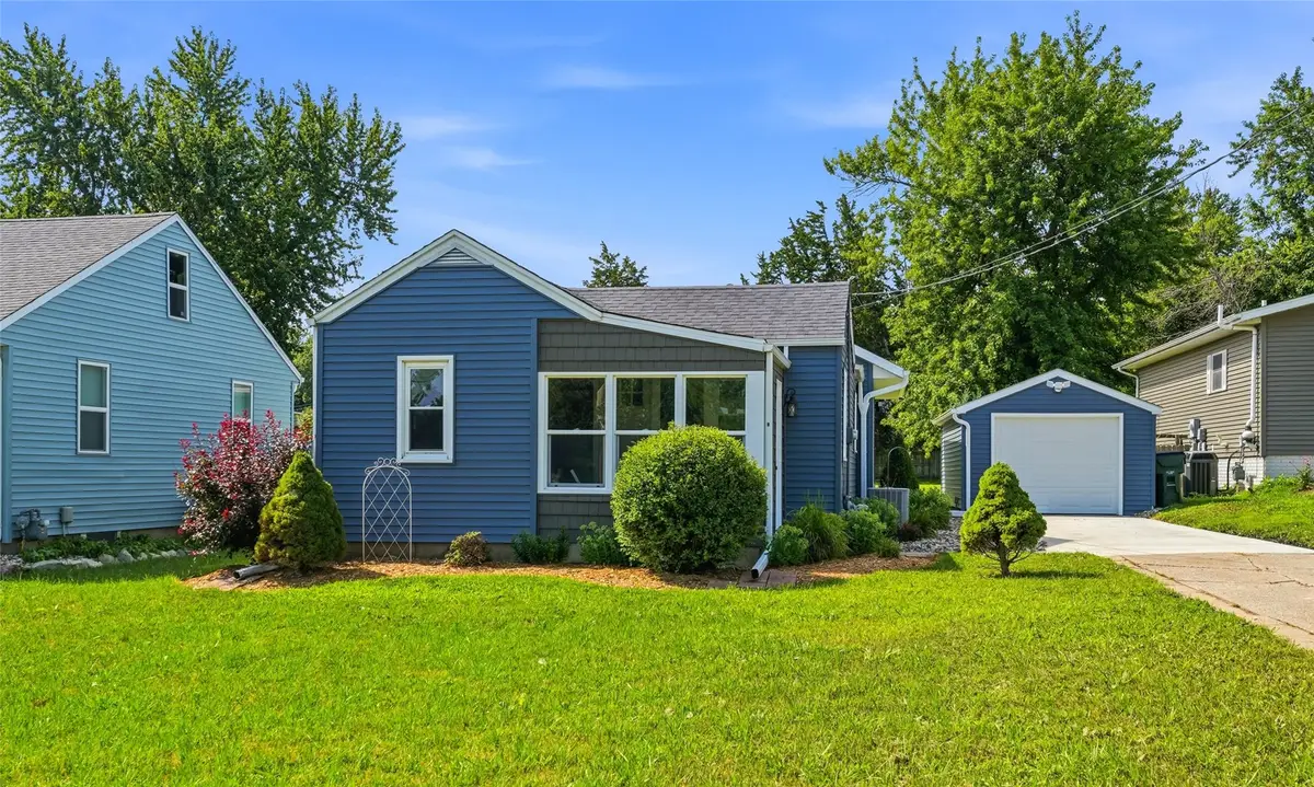 69 26th Ave Sw, Cedar Rapids, IA 52404 - #1