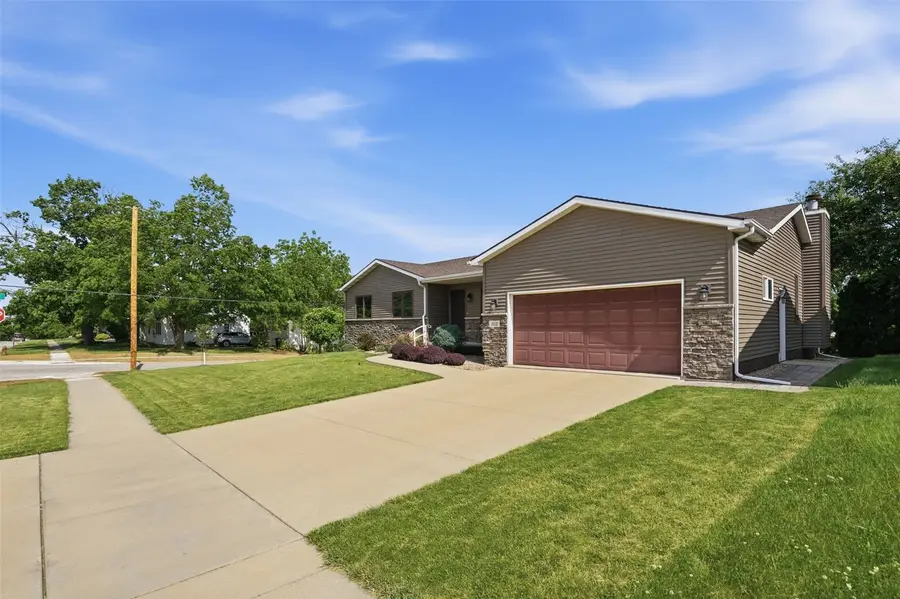 3112 24th Ave, Marion, IA 52302 - #3