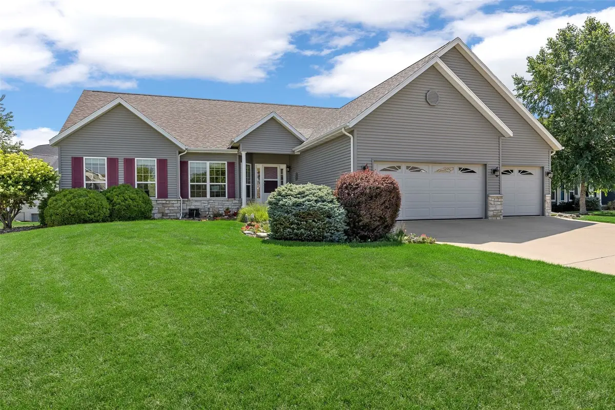 6020 Flagstone Drive Ne, Cedar Rapids, IA 52402 - #1