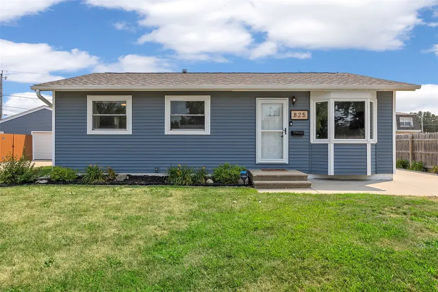 825 Valleyview Drive, Marion, IA 52302 - #2