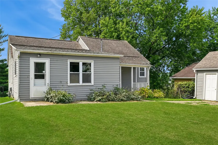203 E 4th Street, Anamosa, IA 52205 - #2