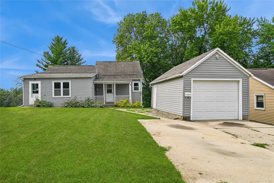 203 E 4th Street, Anamosa, IA 52205 - #3