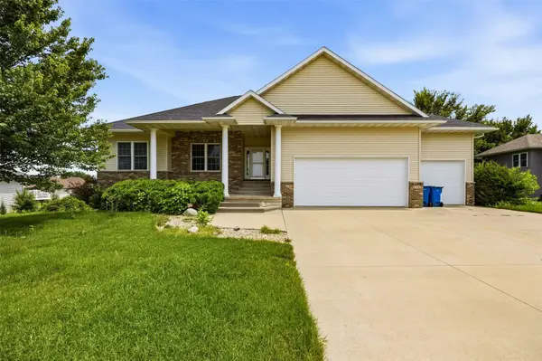426 Prairie View Dr, Fairfax, IA 52228
