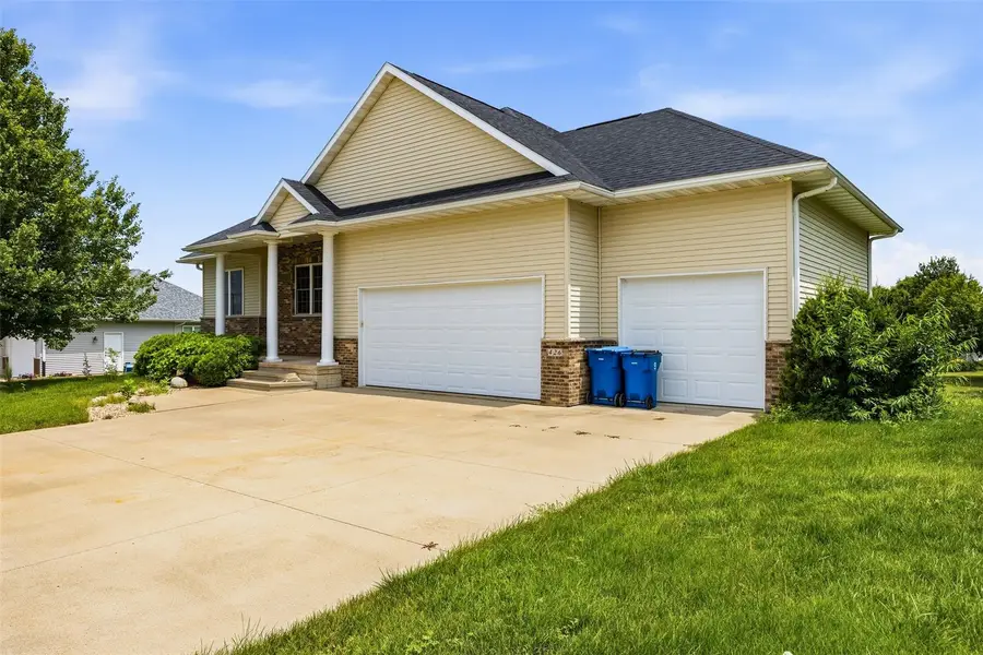 426 Prairie View Dr, Fairfax, IA 52228 - #2