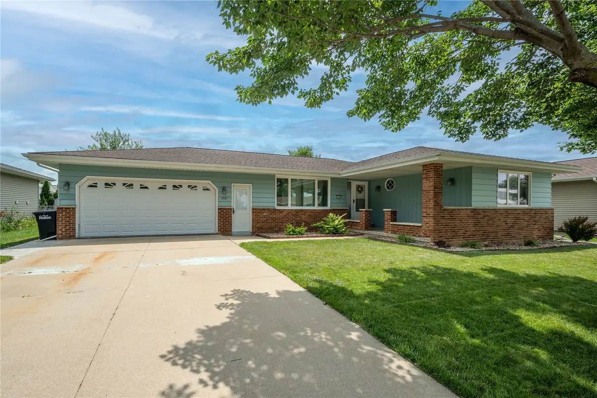 3535 28th Avenue, Marion, IA 52302 - #1