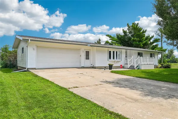 101 Walnut Street, Van Horne, IA 52346