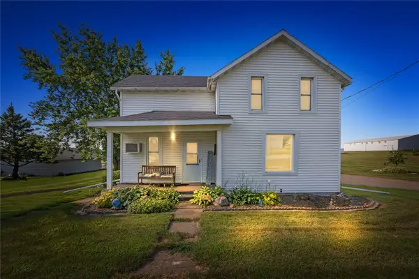 307 Fremont Street Sw, Blairstown, IA 52209