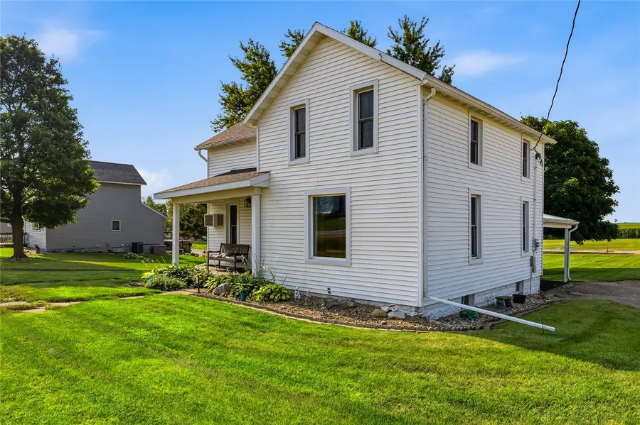 307 Fremont Street Sw, Blairstown, IA 52209 - #3