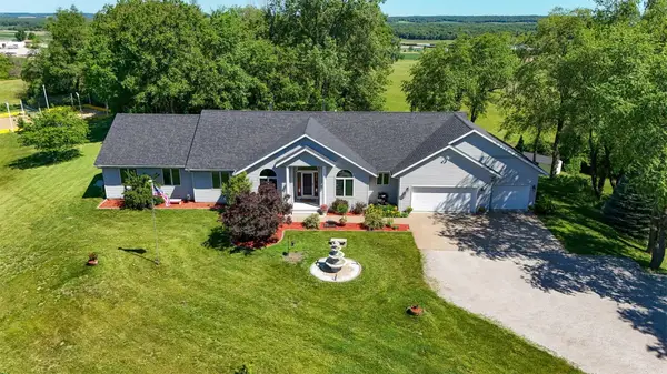 2963 170th, South Amana, IA 52334