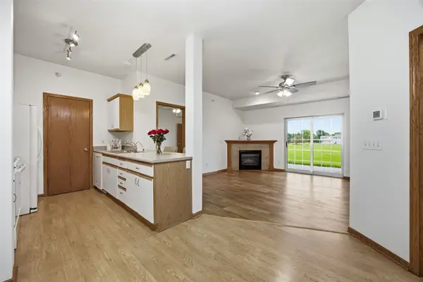 250 Cimarron Drive #201, Hiawatha, IA 52233
