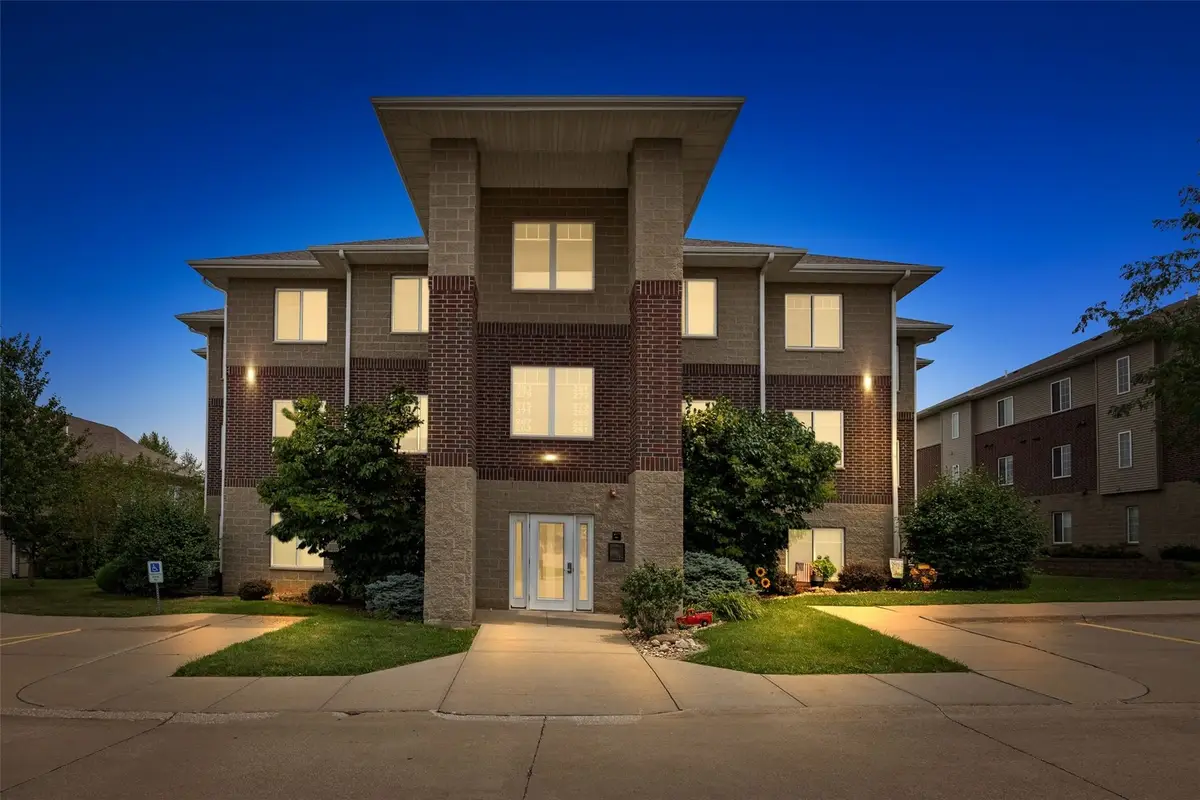 279 S Taft Avenue, Iowa City, IA 52245 - #1