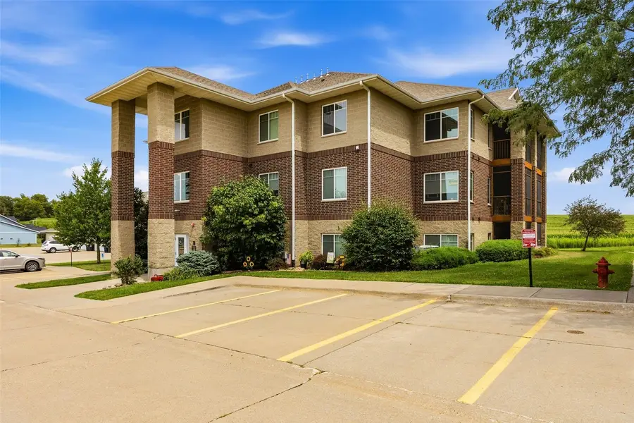 279 S Taft Avenue, Iowa City, IA 52245 - #2