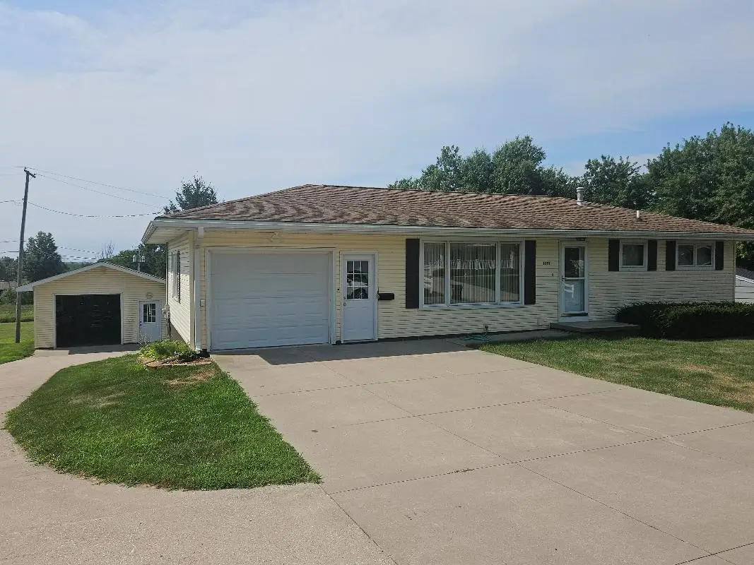 1531 Sunset Drive, Belle Plaine, IA 52208 - #1
