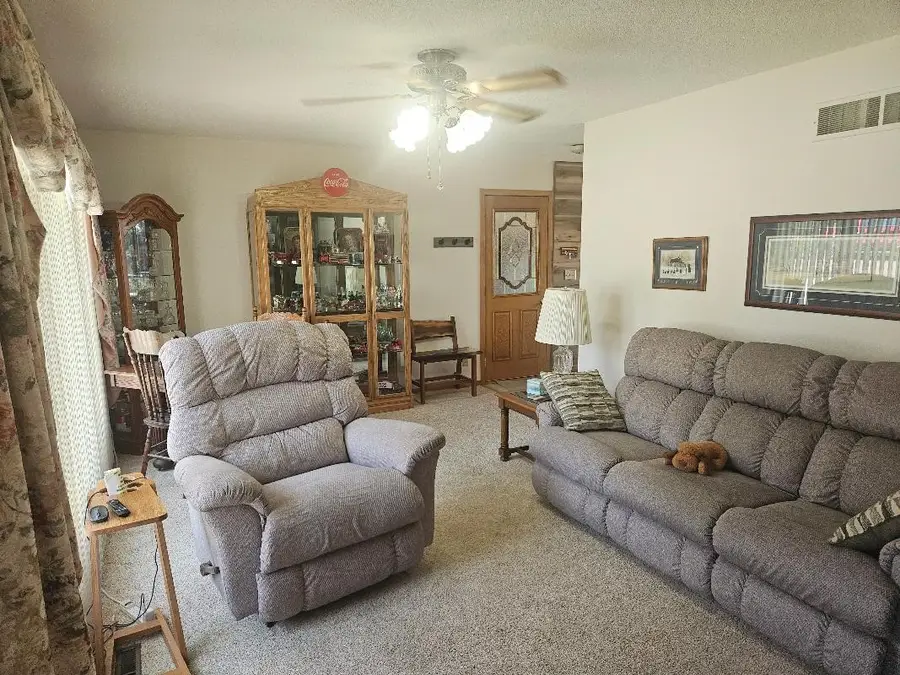 1531 Sunset Drive, Belle Plaine, IA 52208 - #2