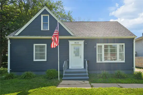1610 Oakland Road, Cedar Rapids, IA 52402