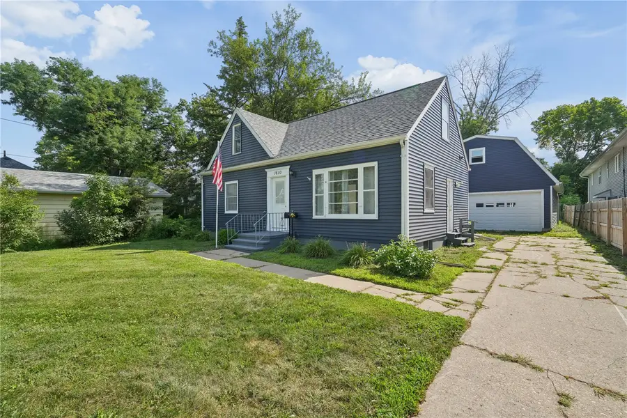 1610 Oakland Road, Cedar Rapids, IA 52402 - #2