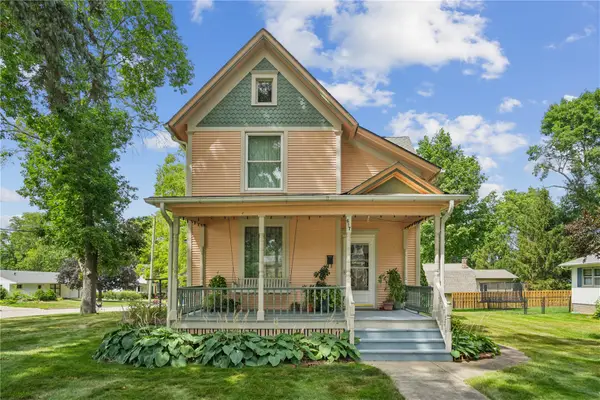 617 7th St Nw, Mt Vernon, IA 52314