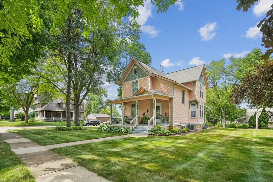 617 7th St Nw, Mount Vernon, IA 52314 - #2