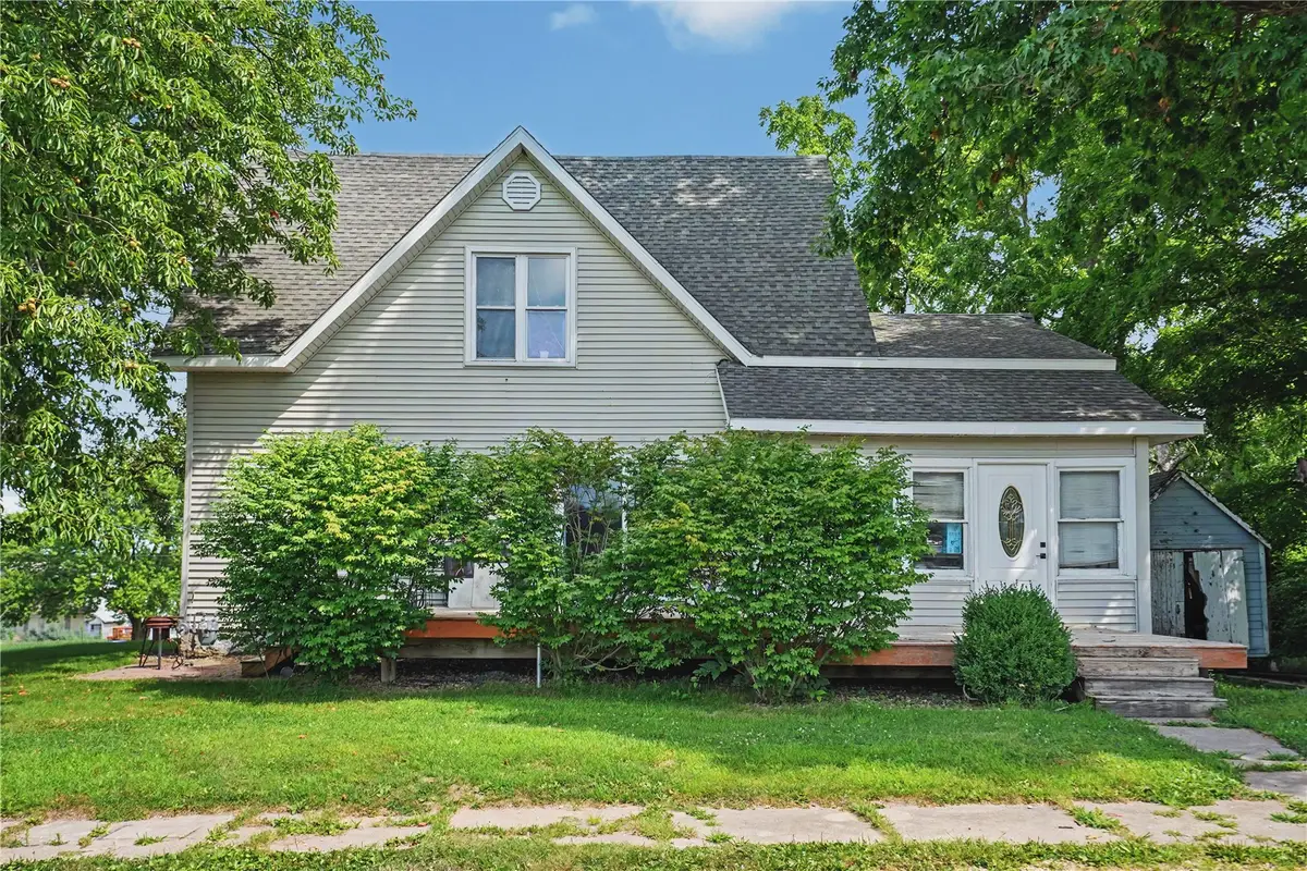 106 3rd Avenue E, Coggon, IA 52218 - #1