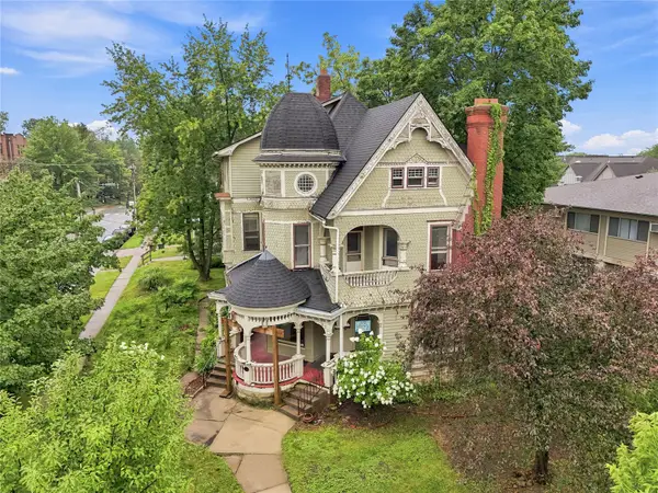 935 E College St, Iowa City, IA 52240