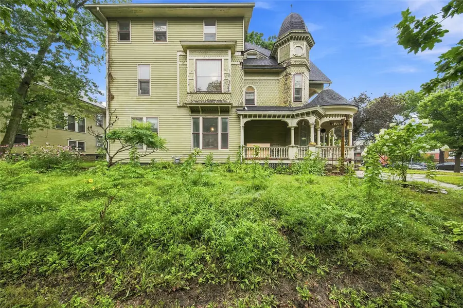 935 E College St, Iowa City, IA 52240 - #2
