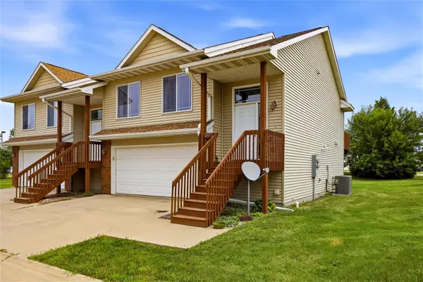 1410 Gentry Ln, North Liberty, IA 52317