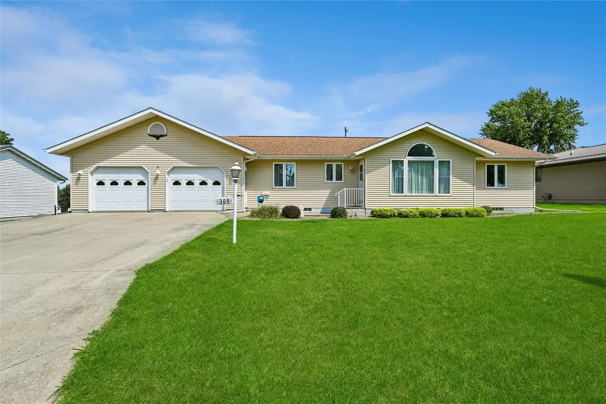 309 Cross Street Se, Blairstown, IA 52209 - #1