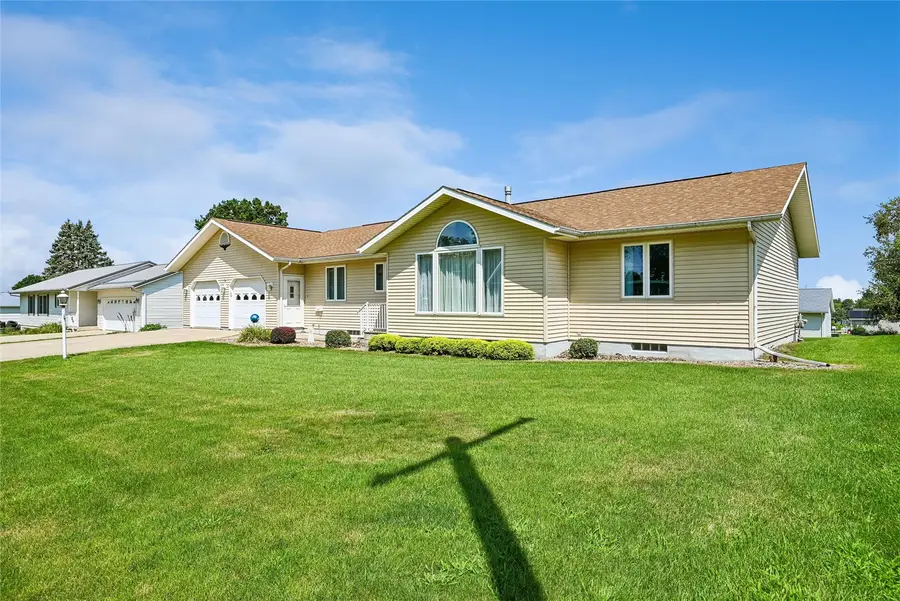 309 Cross Street Se, Blairstown, IA 52209 - #2
