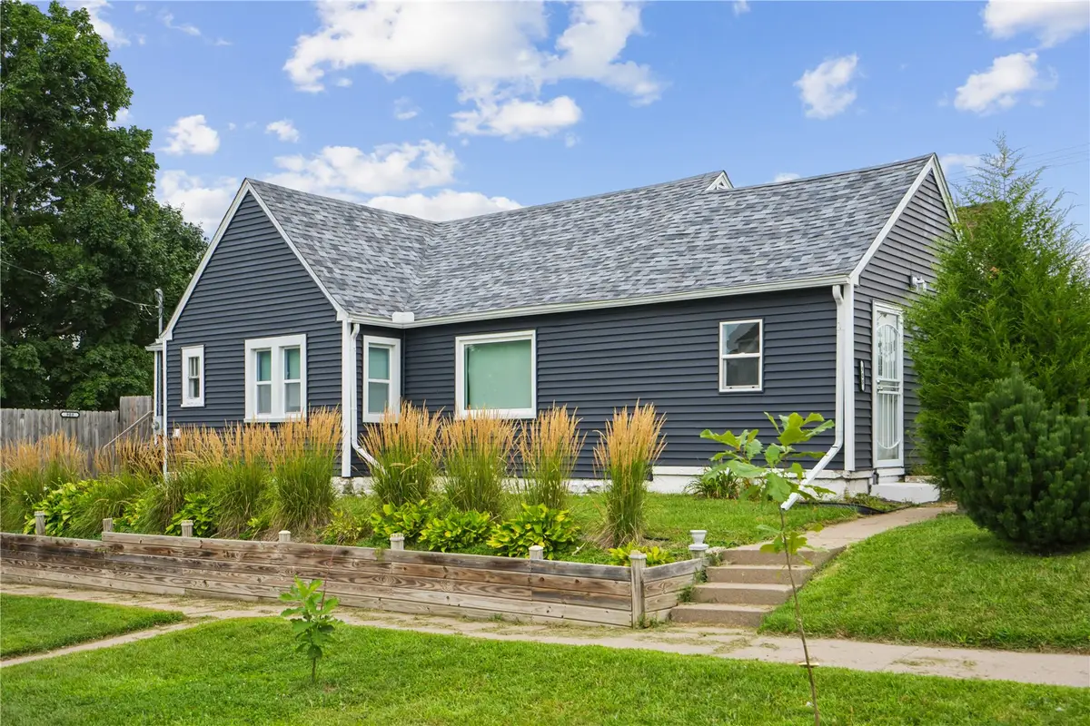 908 8th Ave, Marion, IA 52302 - #1